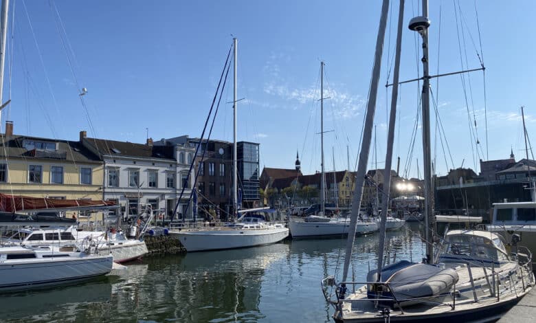 Wirtschaftsstandort Stralsund - Arbeiten am Hafen, oder den Feierabend verbringen. Foto: ARKM.media